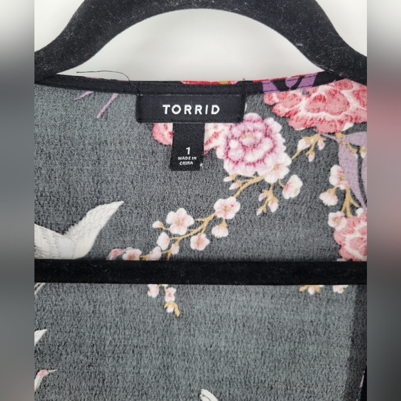 Torrid Size 1X Black Floral Print Crepe Fringe Open Front Kimono Duster - Picture 3 of 7